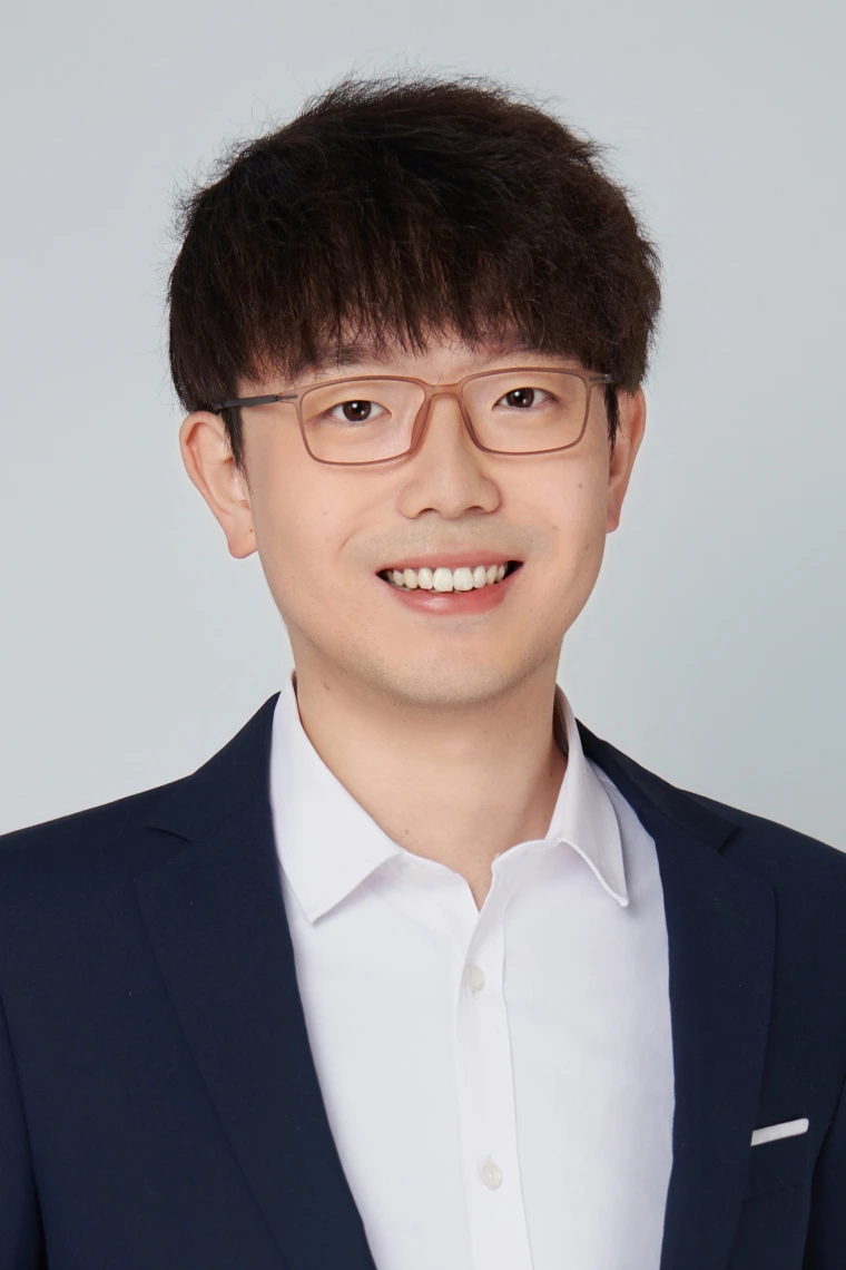 Weimin Zhou Headshot